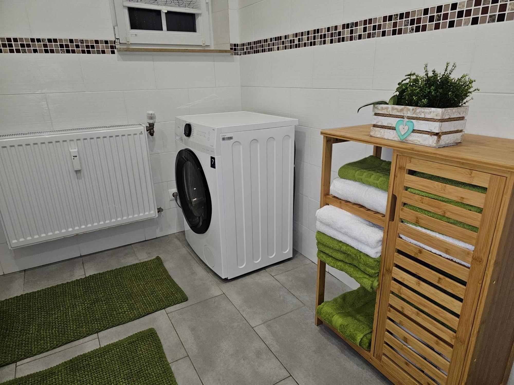 Warburg, Fewo "Sweet Home" 2,5 Zi- Eg-Separater Eingang - Parkplatz - Terasse- Komfortabel,Renoviert Esterno foto